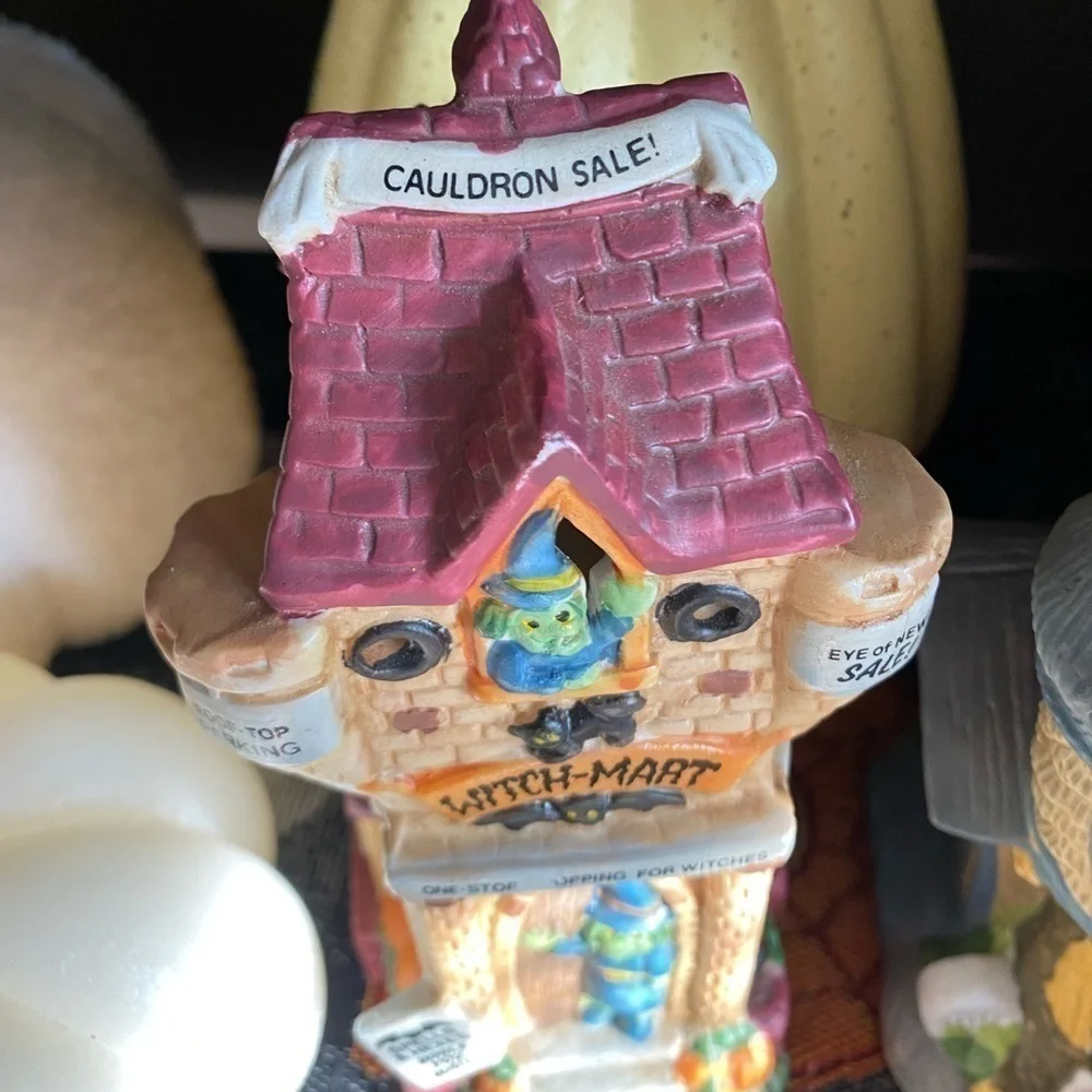 1996 Cute-n-Creepy Craft Creations Ceramic Light Up Witch-Mart Halloween House